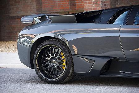 ... so dass mit einer einstellbaren Lippe der aerodynamische Abtrieb beliebig justiert werden kann.