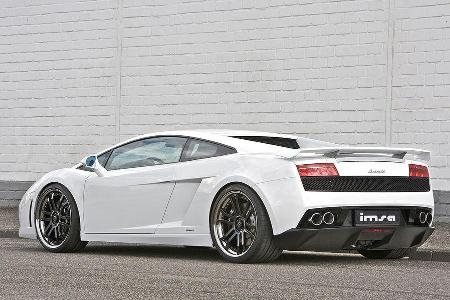 Zusätzlich wird eine Sportabgasanlage verbaut, die ...