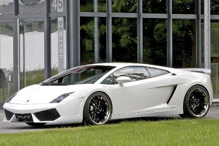 Alufelgen mit Zentralverschluss und ein Sportfahrwerk runden das Angebot ab.