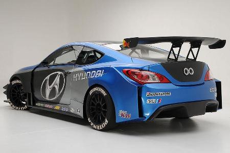 Ein aerodynamisch optimiertes Bodykit inklusive Heckflügel bildet das Sport-Outfit.