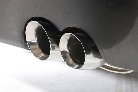 ... eine Vier-Rohr-Auspuffanlage.