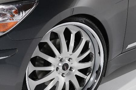 Zusätzlich wurde die Limousine auf 22 Zöller gestellt.