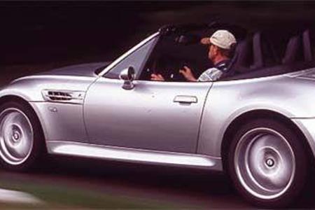 Grimmige Optik, aber nicht albern: Der M Roadster wirkt klassisch und muskulös