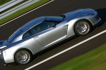 Die Nordschleife passierte sport auto-Chef von Saurma - trotz feuchten Passagen - in 7.50 Minuten.