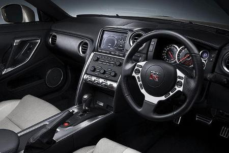 Luxus und Infotainment statt rudimentärer Sportlichkeit â mit Multifunktions-Display im Stil einer PlayStation-Station.