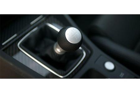 Kurz und knackig: top gestuftes Sechsganggetriebe.