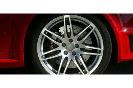 Bissig und mächtig: Standfeste Bremsanlage, optionale 19-Zöller