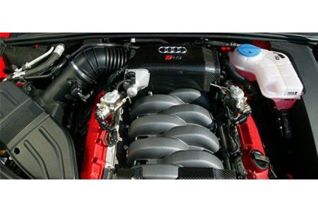 Sportlerherz: Der hübsch angerichtete V8 überzeugt durch spontanes Ansprechverhalten und ausgeprägte Drehfreude...