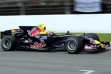 Bei den Testfahrten vor der Saison überraschte Red Bull mit einer revolutionären Finne auf der Airbox - eine Lösung, die noc...