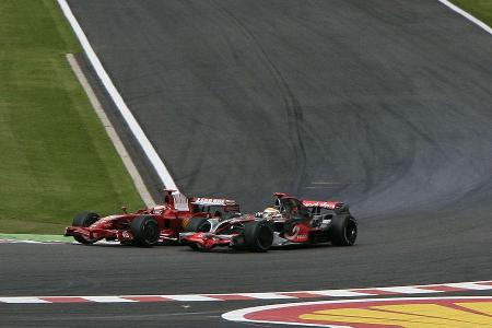 Doch am seinem Überholmanöver an Kimi Räikkönen eine Runde zuvor hatten die Stewards etwas auszusetzen.