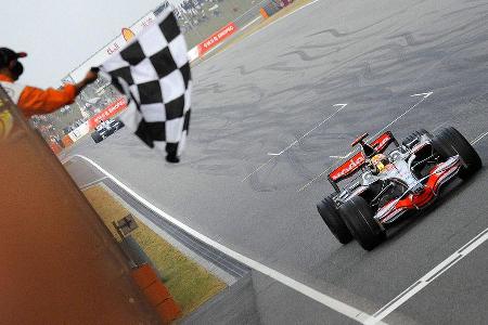 In China dominierte dann wieder Lewis Hamilton das Rennen.