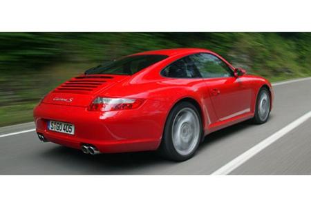 Doppelt hält besser: Der Carrera S trägt vier statt zwei Auspuffrohre und stellt endlich wieder üppigere Formen zur Schau.