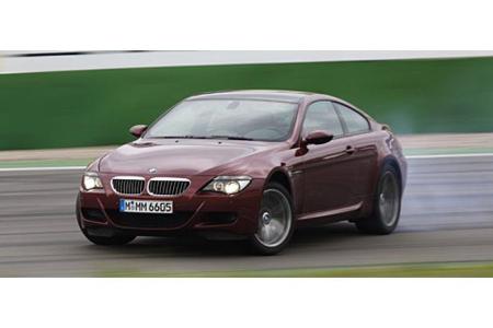 Trotz der Corsa-Bereifung zeigt der M6 auch auf nasser Fahrbahn ein ausgesprochen gutmütiges Naturell