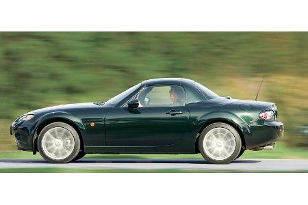 Als erstes Auto überhaupt gibt es den Mazda mit Soft- oder Hardtop. Letzterer trägt deshalb den Zusatz RHT