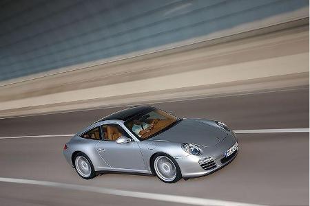 Die spitzengeschwindigkeit gibt Porsche mit 297 km/h an.