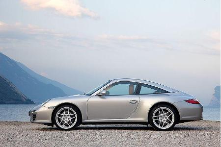 Das im Allrad integrierte Porsche Traction Management (PTM) variiert je nach Bedarf das Antriebsmoment ...