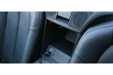 Zahlreiche Staufächer und der simple Bedienmechanismus des Softtops überzeugen