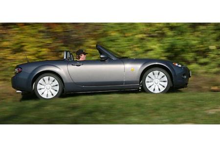 Zwischen Nostalgie und Moderne: Der Mazda MX-5 ist auch in der dritten Generation klein und leicht geblieben