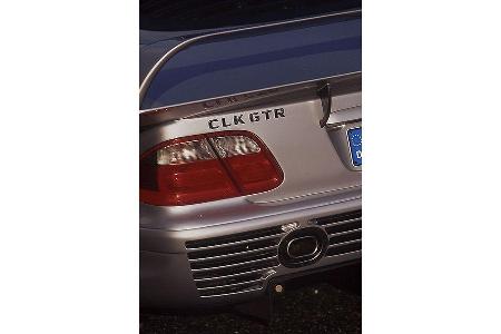 Außer seinem Namen und äußeren Merkmalen wie Leuchten hat der CLK GTR kaum etwas mit der als Vorbild dienenden Mercedes-Benz...