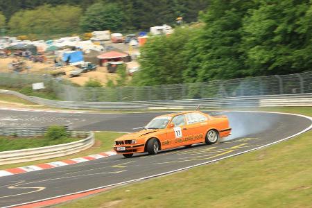 ... ordentlich mit Demonstrationsrunden auf der Nordschleife einheizen.