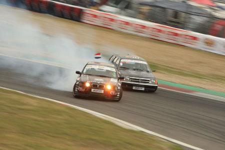 In Runde zwei wurde das Brecheisen ausgepackt. Paul Vlasblom ging im Lauf gegen Jochen Reich hart ran.