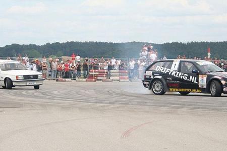 In spannenden TwinBattles zeigten dann Paul Vlasblom und Axel Rauscher ihr Driftvermögen.