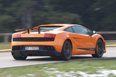 Lamborghini Gallardo LP 570-4 Superleggera - Fahrtaufnahme Seitenansicht von hinten