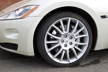 Das Gran Cabrio rollt auf 20 Zoll-Felgen.