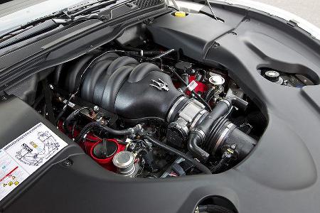 Unter der Haube schlägt ein 4,7 Liter großes V8-Herz.