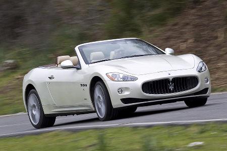Der Maserati verwöhnt mit einem bekömmlichen Federungskomfort.