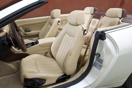 Üppige Versteifungen sollen das Cabrio verwindungssteif machen.