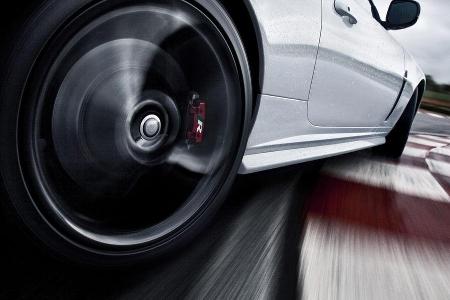 Schwarze 20-Zöller sind das Markenzeichen des XKR Black Pack.