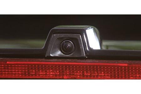 Die optionale Rückfahrkamera des keilförmigen Sportlers ist ein Gimmick, auf das sich durchaus verzichten lässt