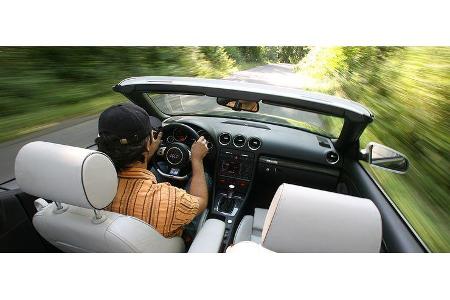 Bei geöffnetem Verdeck lässt sich die Stimmgewalt des V8 bestens genießen.