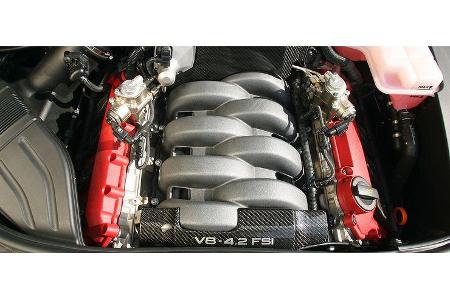 Der V8 ist appetitlich hergerichtet und bringt den Audi in 5,5 Sekunden auf 100.