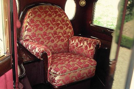 Im Fond nahm der Heilige Vater in seinem Thronsessel Platz.