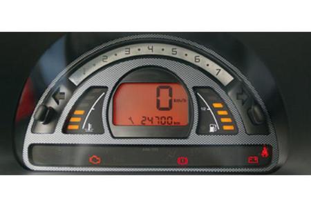 Der Drehzahlmesser sieht nett aus, ein roter Bereich ist aber nicht markiert.