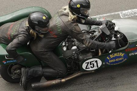 Kobus Bouman und Sam Kiers aus den Niederlanden erreichten mit dem Weslake parallel-twin-Gespann Rang 10 der Gesamtwertung.