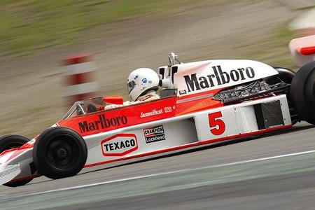 Andrea Burani auf McLaren M23/6.