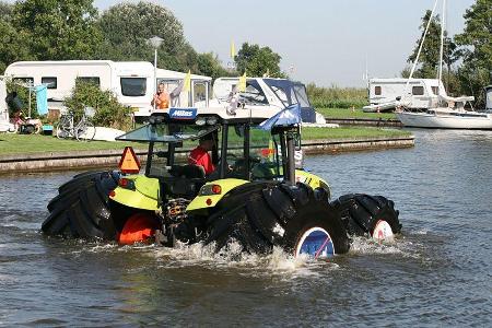 Claas Axos 320 Traktor Mitas Reifen schwimmender Traktor
