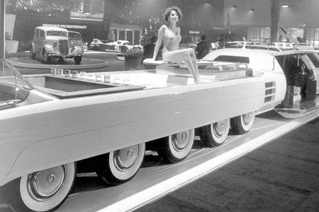 Das längste Auto der Welt in der Show-Halle.