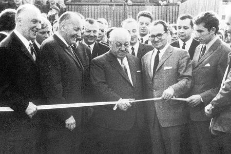 So fing es an: Eröffnung im Jahr 1968. In der Mitte Essens damaliger Oberbürgermeister Wilhelm Nieswandt (mit der Schere), l...