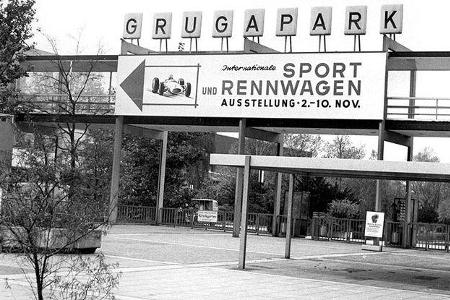 Eingang und Plakat für die erste 