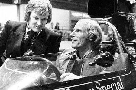 Formel 1-Ass Ronnie Peterson (links) mit Fußball-Weltmeister Berti Vogts.