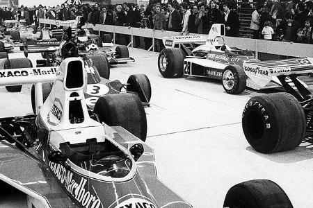 Blick auf das Formel 1-Feld 1975.