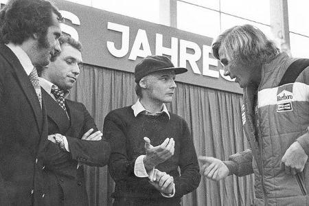 Formel 1-Prominenz (von links): Emerson Fittipaldi (Weltmeister 1972 und 1974), Jochen Mass, Niki Lauda (Weltmeister 1975) u...