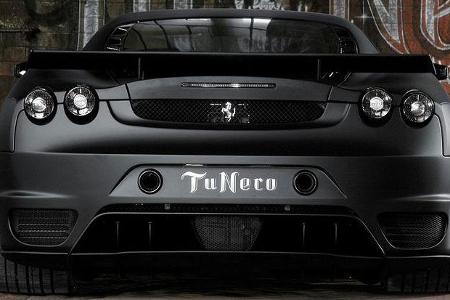 ... zudem eine Novitec Race-Sportauspuffanlage, deren Endrohre in die Heckschürze eingearbeitet sind.