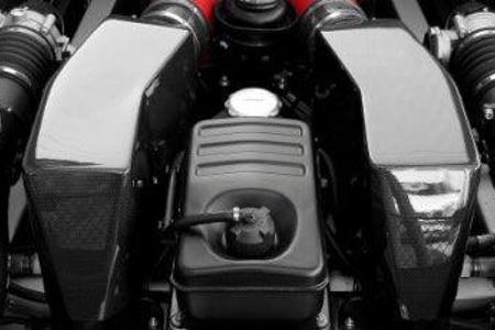 Unter der Haube zwingen die Stettener dem V8 zwei Kompressoren auf, die dem Aggregat satte 707 PS entlocken sollen.