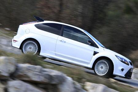 Der bewährte Fünfzylinder-Turbomotor, von Haus aus 225 PS stark, wurde für das RS-Modell grundlegend überarbeitet.