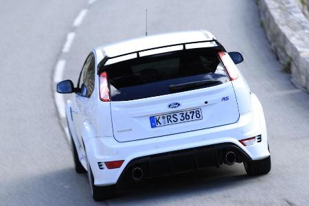 Ein größerer Turbolader vom Typ Borg Warner K16 drückt das Gemisch mit bis zu 1,4 bar in die Brennräume.